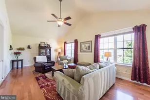19 Patriot Ct, Upper Chichester, PA 19061 - Photo 2