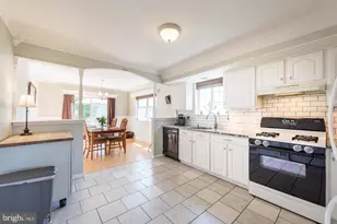 19 Patriot Ct, Upper Chichester, PA 19061 - Photo 6