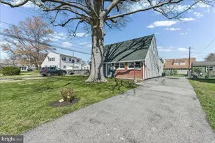 722 Brighton Terrace, Secane, PA 19018 - Photo 2