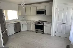 3906 Fox Pointe Ct, Glen Mills, PA 19342 - Photo 2