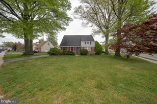 2815 Armstrong Ave, Holmes, PA 19043 - Photo 2