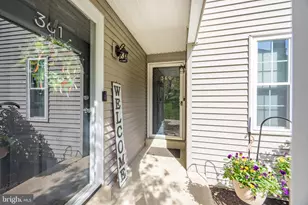 360 Cashel Ct, Aston, PA 19014 - Photo 2