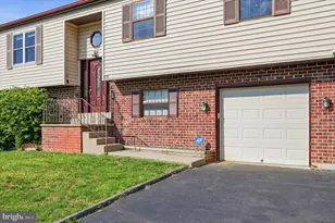 516 Friends Way, Upper Chichester, PA 19061 - Photo 2