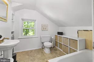 225 Folsom Ave, Folsom, PA 19033 - Photo 18