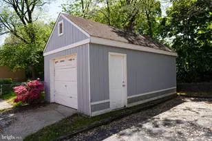 1136 Brookwood Ln, Glenolden, PA 19036 - Photo 12