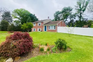226 Canterbury Dr, Wallingford, PA 19086 - Photo 2