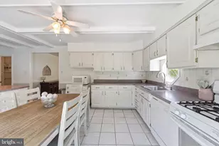 1525 Caroline Dr, Aston, PA 19014 - Photo 22