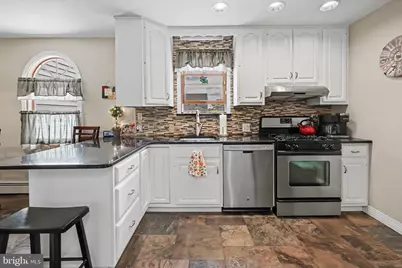 518 Tasker Avenue, Folsom, PA 19033 - Photo 14