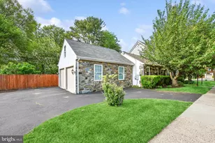 212 E Woodland Ave, Springfield, PA 19064 - Photo 2