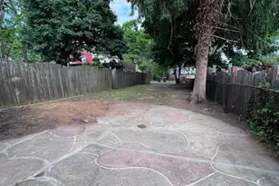 910 E 20th St, Chester, PA 19013 - Photo 24