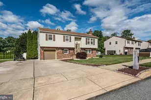 2202 Briarcliff Ave, Upper Chichester, PA 19061 - Photo 2
