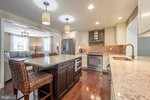 9 Pickwick Ln, Newtown Square, PA 19073 - Photo 2