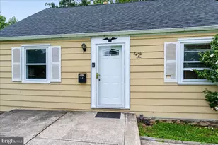 86 Mildred Ln, Aston, PA 19014 - Photo 2