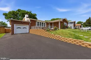 1010 Excelsior Dr, Upper Chichester, PA 19014 - Photo 2