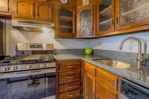 1075 Brookwood Ln, Glenolden, PA 19036 - Photo 14