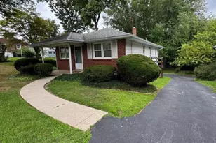 17 Walnut Rd, Wallingford, PA 19086 - Photo 2