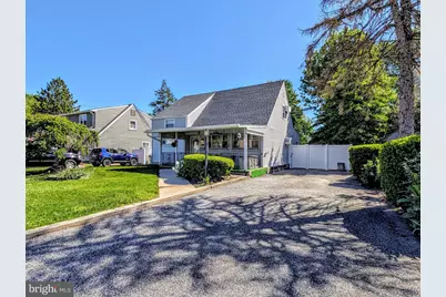 714 Wyndom Terrace, Secane, PA 19018 - Photo 2