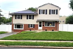 2928 Larkspur Ln, Secane, PA 19018 - Photo 2