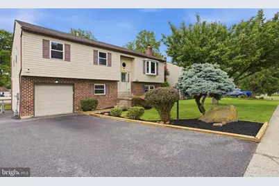 2206 Briarcliff Avenue, Upper Chichester, PA 19061 - Photo 2