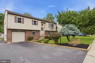 2206 Briarcliff Ave, Upper Chichester, PA 19061 - Photo 2