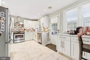 1646 Surrey Ln, Havertown, PA 19083 - Photo 4