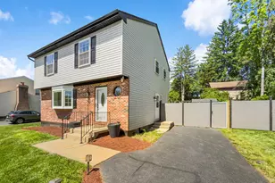 4002 Yorktown Dr, Upper Chichester, PA 19061 - Photo 2