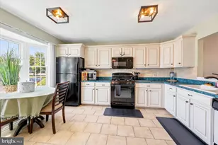 552 Heather Ln, Upper Chichester, PA 19014 - Photo 4