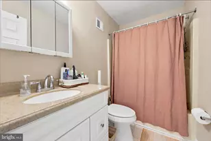 552 Heather Ln, Upper Chichester, PA 19014 - Photo 16