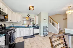 552 Heather Ln, Upper Chichester, PA 19014 - Photo 6