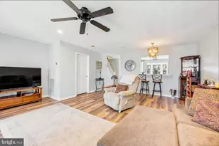 552 Heather Ln, Upper Chichester, PA 19014 - Photo 8