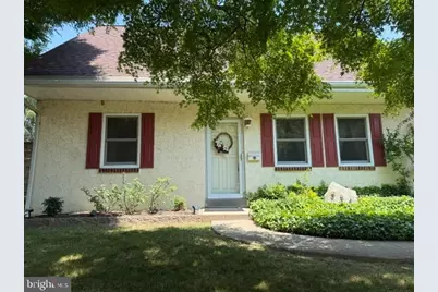 331 E Woodlyn Circle, Woodlyn, PA 19094 - Photo 2