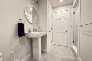 42 Greythorne Woods Cir, Wayne, PA 19087 - Photo 12
