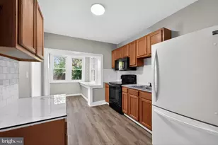 37 E Mowry St, Chester, PA 19013 - Photo 4