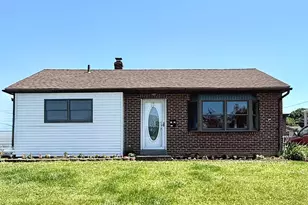 2121 N Lee Ln, Aston, PA 19014 - Photo 1