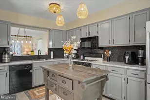420 Cedar Crest Ln, Upper Chichester, PA 19014 - Photo 10