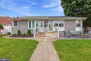 514 Edgewood Ave, Folsom, PA 19033 - Photo 1