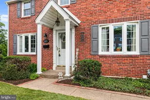 321 Holt Ln, Springfield, PA 19064 - Photo 2