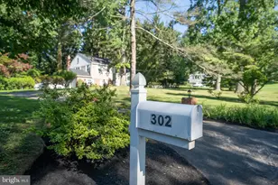 302 Earles Ln, Newtown Square, PA 19073 - Photo 2
