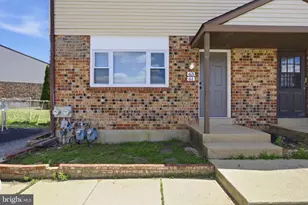 63 Aston Ct, Aston, PA 19014 - Photo 2