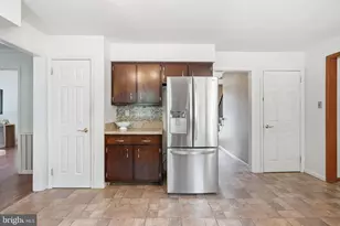 2437 W Colonial Dr, Upper Chichester, PA 19061 - Photo 22