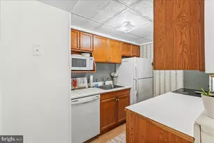 65 Park Valley Ln, Brookhaven, PA 19015 - Photo 8