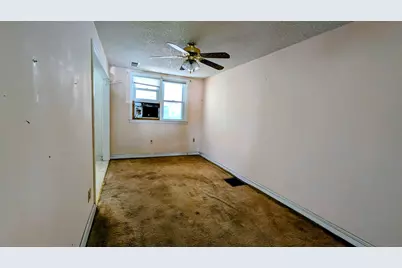 452 Westmont Drive, Darby, PA 19023 - Photo 8
