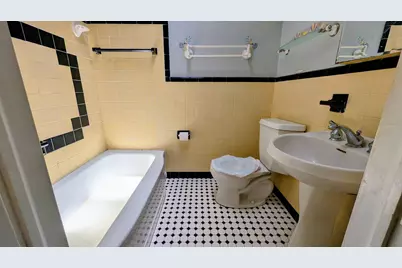 452 Westmont Drive, Darby, PA 19023 - Photo 16