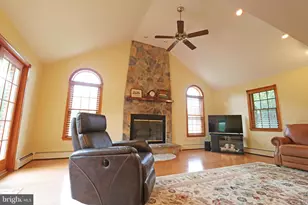 6 Patricia Ln, Glen Mills, PA 19342 - Photo 8