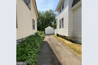 16 W Roland Road, Brookhaven, PA 19015 - Photo 2