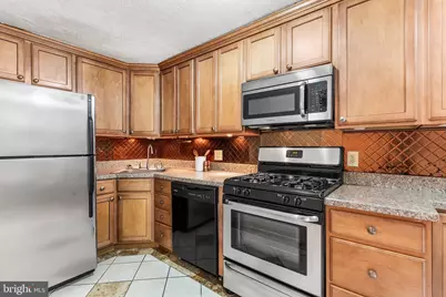 390 Glen Cove, Collingdale, PA 19023 - Photo 10