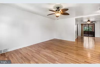 390 Glen Cove, Collingdale, PA 19023 - Photo 6