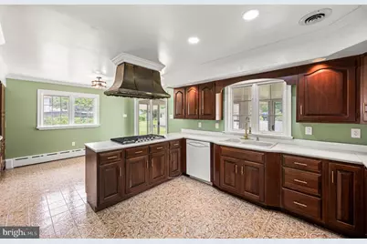233 S Fairview Avenue, Upper Darby, PA 19082 - Photo 14