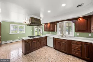 233 S Fairview Ave, Upper Darby, PA 19082 - Photo 14