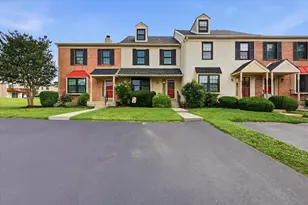 406 Carpenter Cir, Brookhaven, PA 19015 - Photo 2